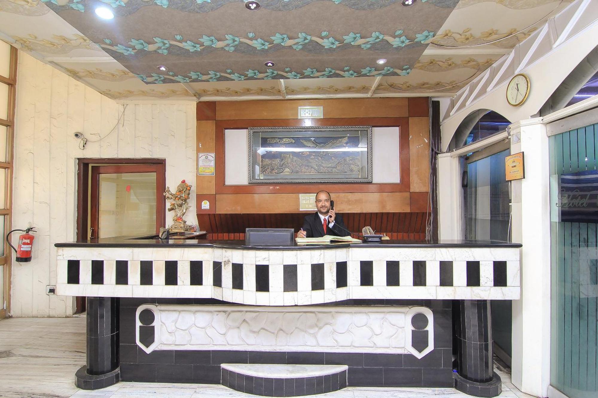 Oyo 2569 Hotel Paradise Kanpur Esterno foto